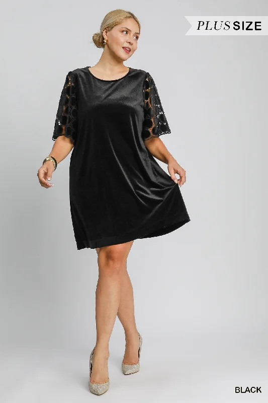 black cocktail dress-Curvy Girl Velvet Shift Dress