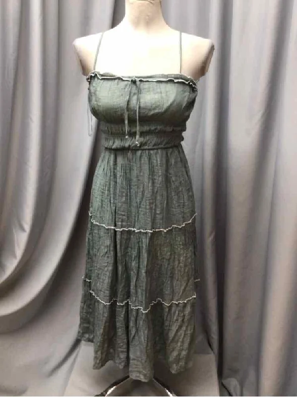 silver prom dress-TRIXXI SIZE SMALL Ladies DRESS